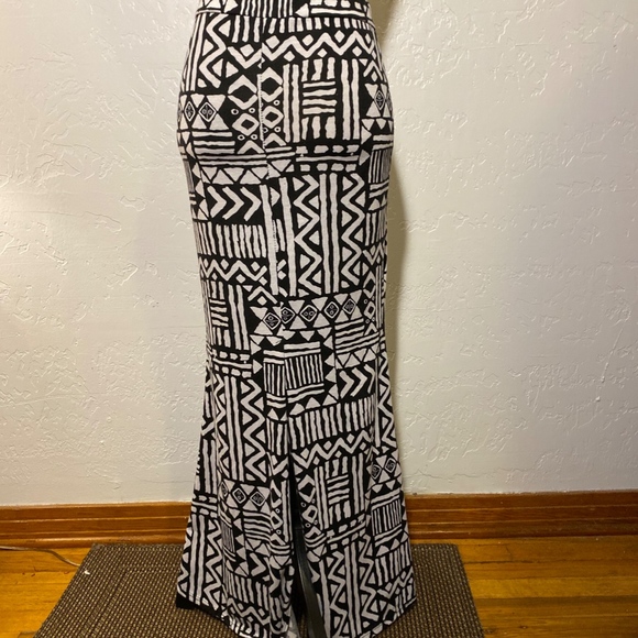 Body Central maxi skirt, size small - Picture 5 of 5